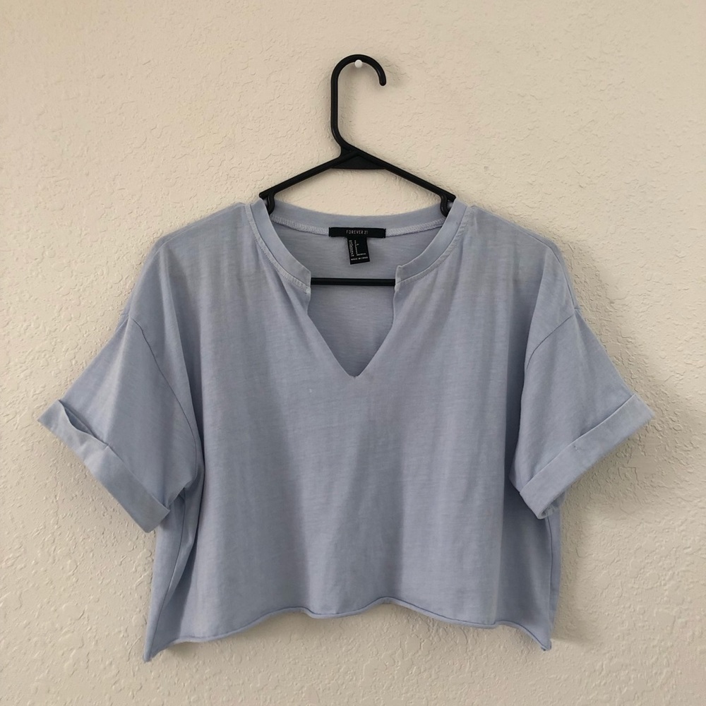 Cropped top vintage looking tee 🦋